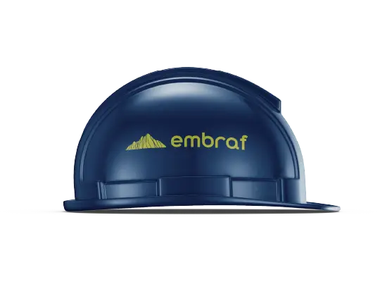 Capacete azul com a marca Embraf